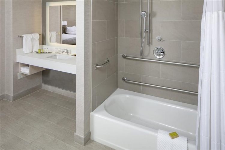 DoubleTree by Hilton Boston Logan Airport Chelsea , MA 02150 near Boston Logan International Airport View Point 23