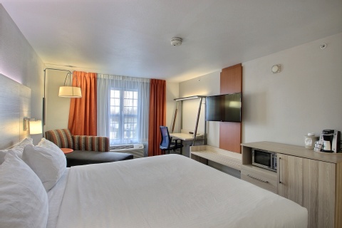 Holiday Inn Express & Suites Milwaukee Airport , WI 53221 near General Mitchell International Airport View Point 7