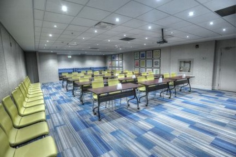 Holiday Inn Express & Suites Toronto Airport West, an IHG Hotel , ON L4W 3ZI near Toronto Pearson Airport View Point 3