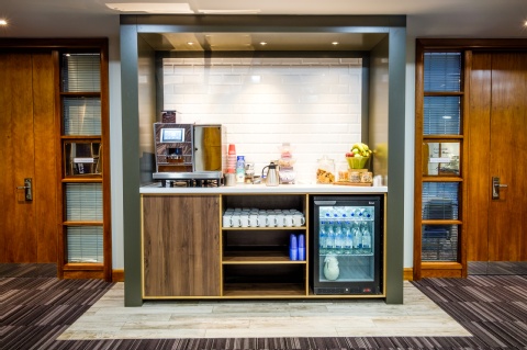 Holiday Inn London - Gatwick Airport ,  RH6 0BA  near Gatwick Airport View Point 7