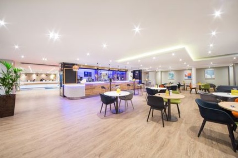 Holiday Inn London - Gatwick Airport ,  RH6 0BA  near Gatwick Airport View Point 22
