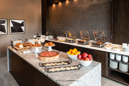 Holiday Inn Boston Logan Airport - Chelsea, an IHG Hotel , MA 02150 near Boston Logan International Airport View Point 19