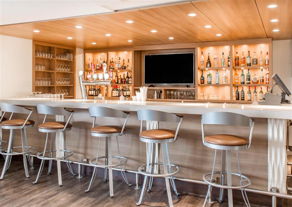 Quality Hotel Dorval , QC H4T 1E7 near Montreal-Pierre Elliott Trudeau Int. Airport View Point 2