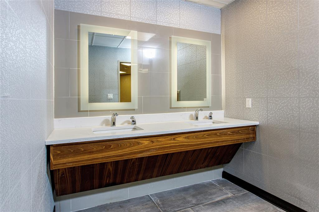 DoubleTree by Hilton Appleton, WI , WI 54914 near Appleton International Airport View Point 5