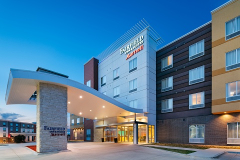 Fairfield Inn And Suites By Marriott Lincoln Airport