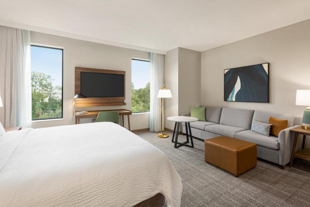 Staybridge Suites Montreal Airport - St-Laurent by IHG , QC H4S 1C8 near Montreal-Pierre Elliott Trudeau Int. Airport View Point 13