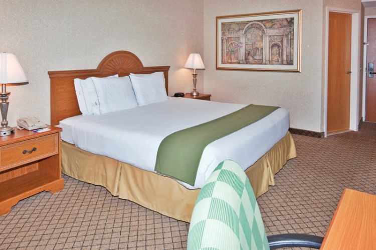 Holiday Inn Express Flint Campus , MI 48503 near Bishop International Airport View Point 4
