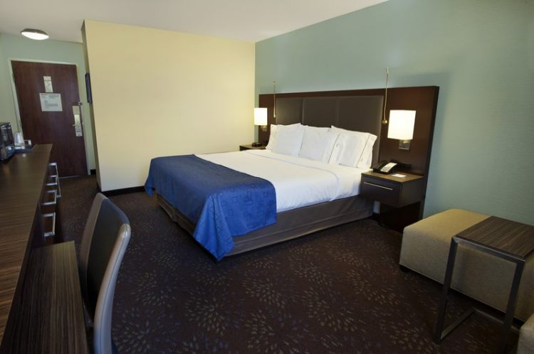Holiday Inn Express Romulus / Detroit Airport , MI 48174 near Detroit Metropolitan Wayne County Airport View Point 5