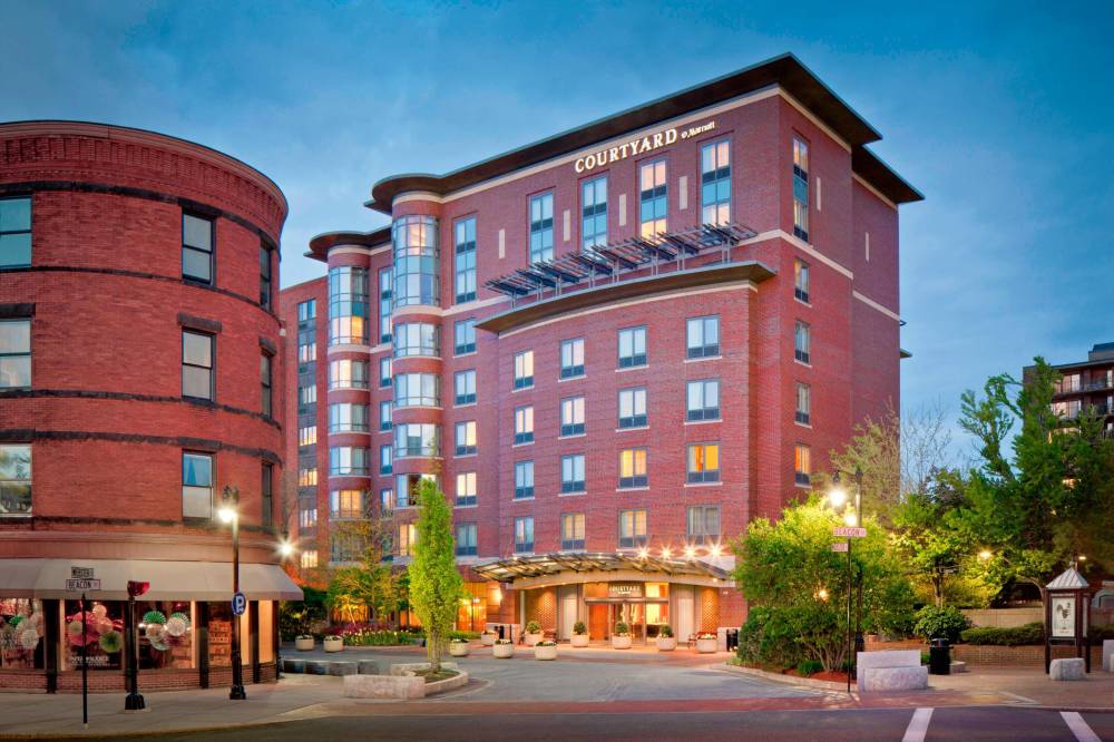 Courtyard By Marriott Boston Brookline 7