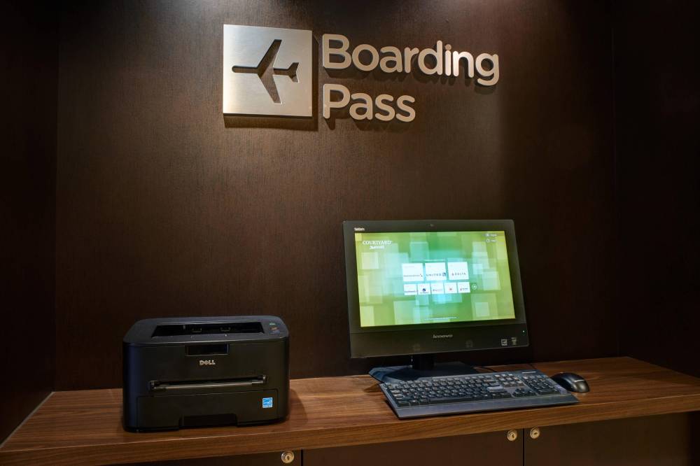 Courtyard By Marriott Des Moines West-clive 5