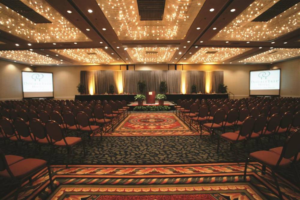 Doubletree By Hilton Chicago Oakbrook 2