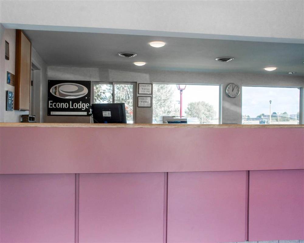 Econo Lodge Buffalo South 6