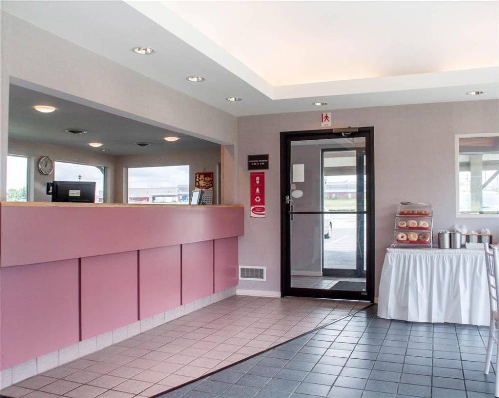 Econo Lodge Buffalo South 7