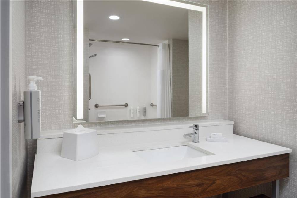 Hampton Inn Towson 8