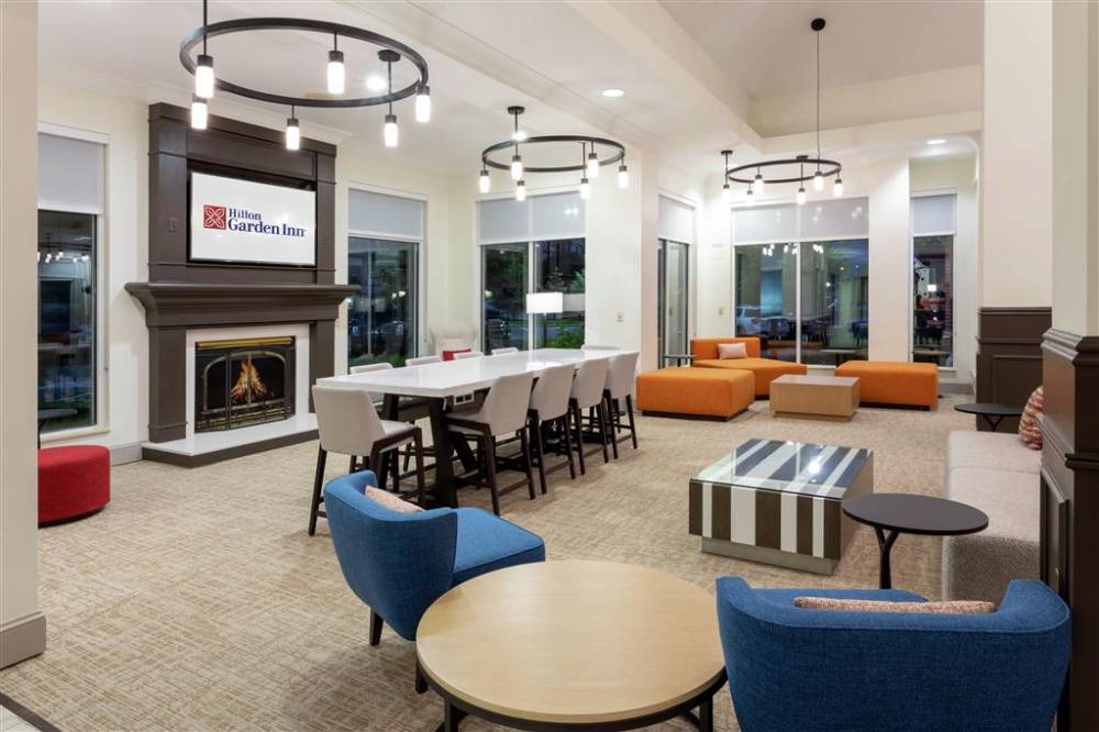 Hilton Garden Inn Bloomington 3