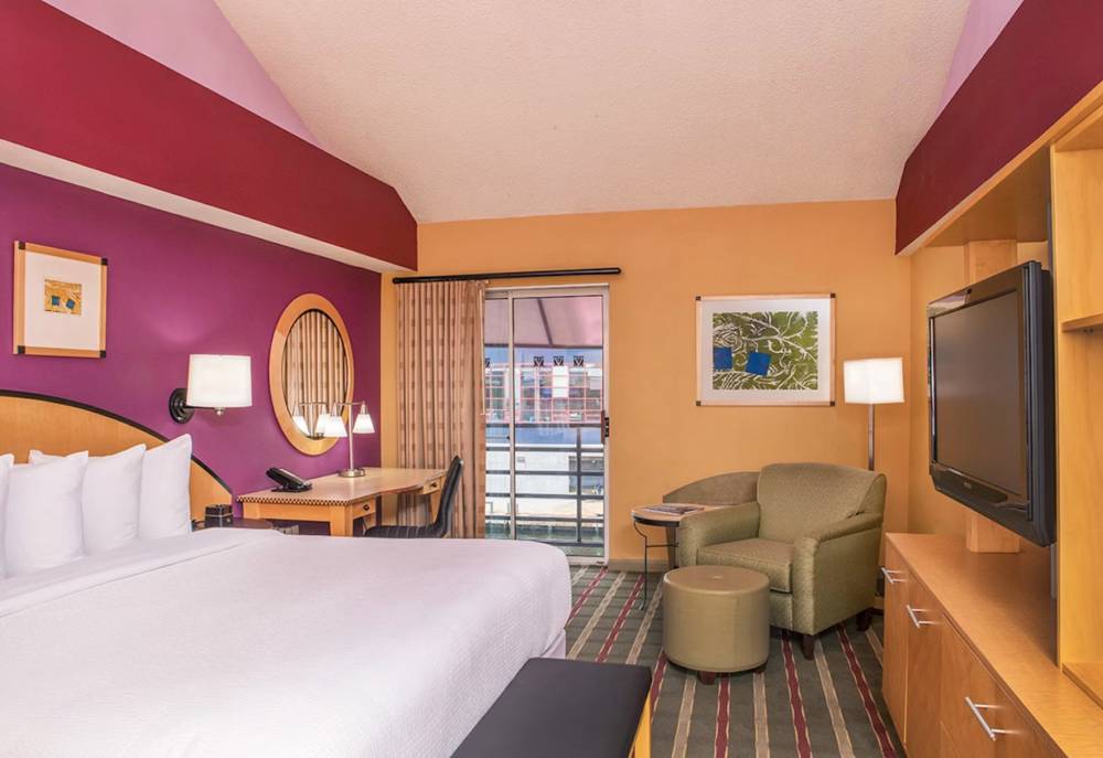 Pier 5 Hotel 6