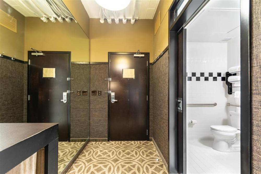 Proximity Hotel 4