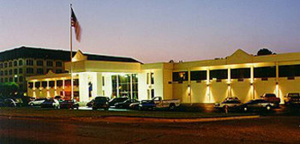 Trade Winds Central Inn 1